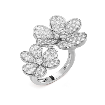 Frivole Diamond Between Ring