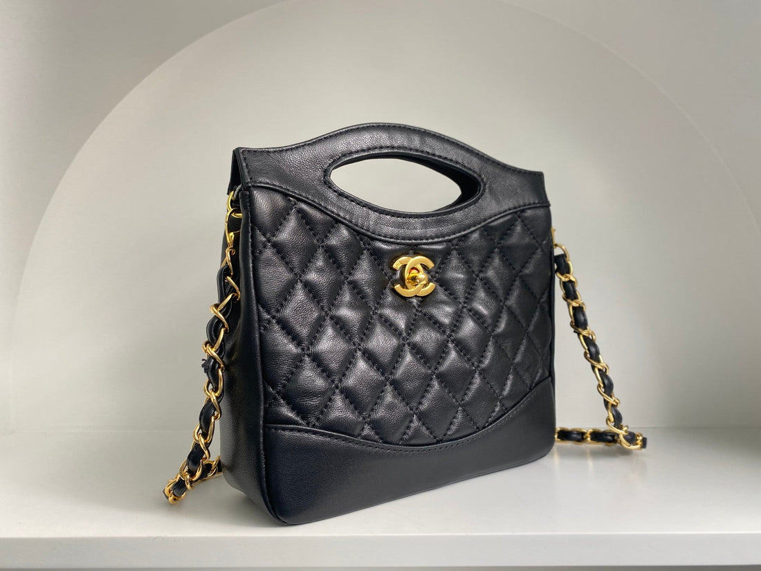 CC 22 Hobo 35CM Black Quilted Calfskin Gold Hardware