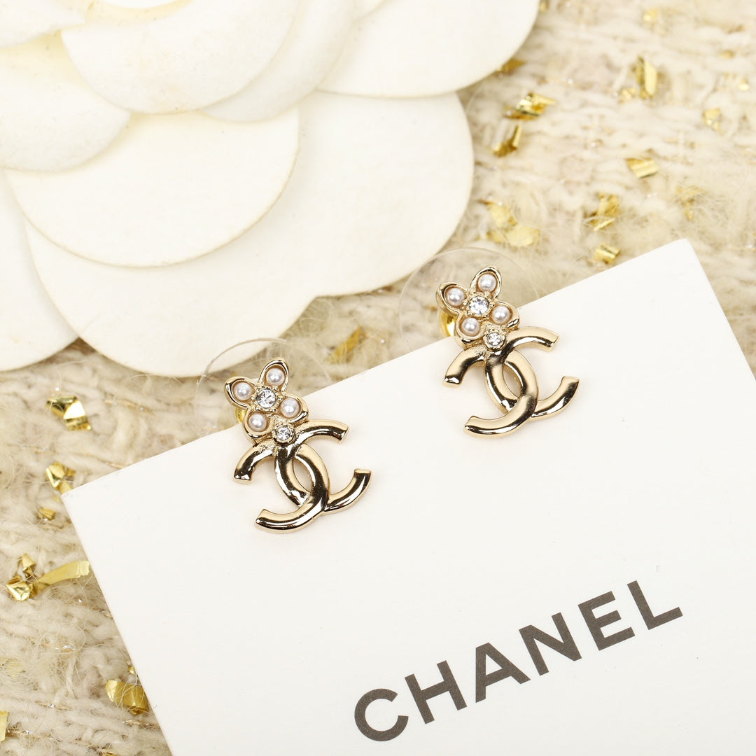 Fragrant Flower Double C Gold Earrings