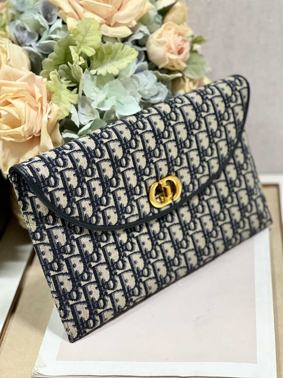30 Montaigne 30CM Blue Oblique Embroidery