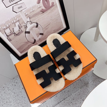 Chypre Sandal Beige Shearling Insole Black Goatskin Lining