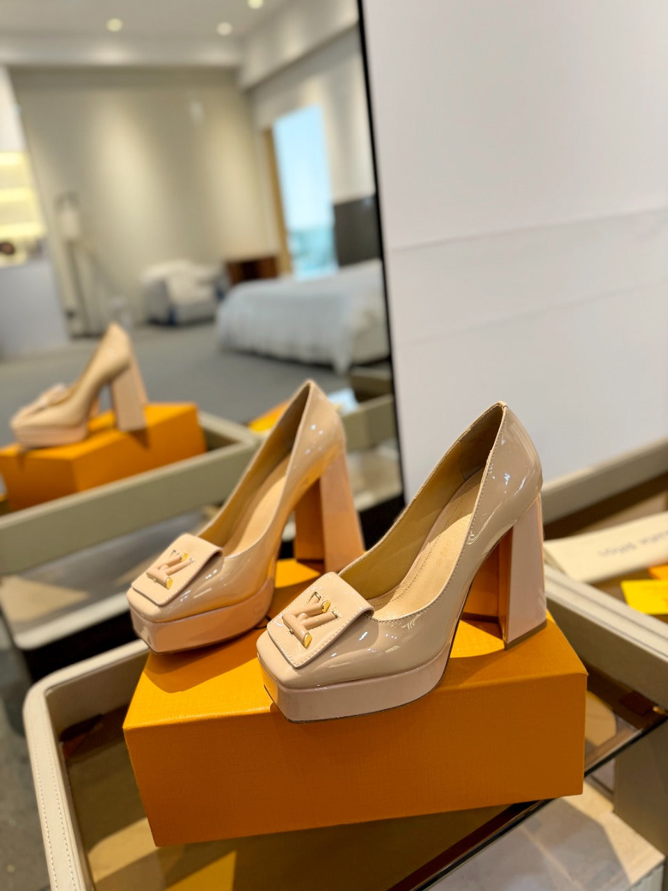 LV Shake Pump 120MM Beige Cowhide