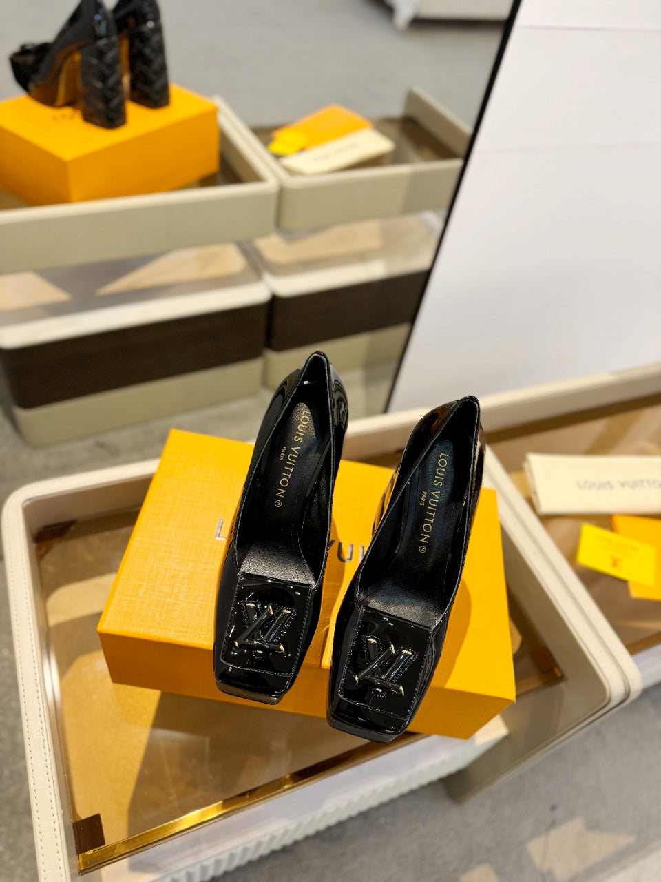 LV Shake Pump 120MM Glossy Black Cowhide