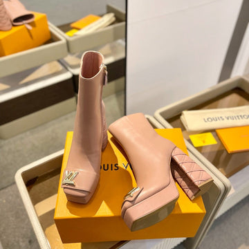 LV 26 Aw L's Boutique Ankle Boots 12CM Warm Sand Sheepskin 574354