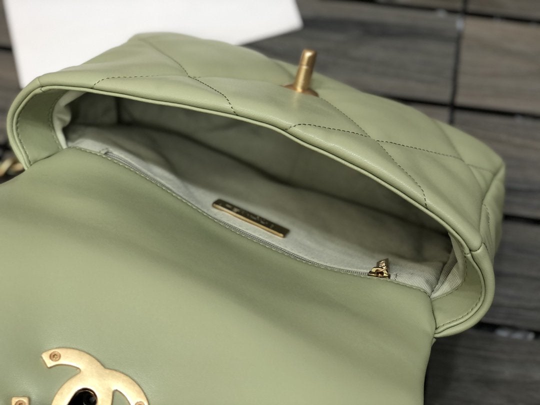 19 Flap Bag 26 Lime Lambskin