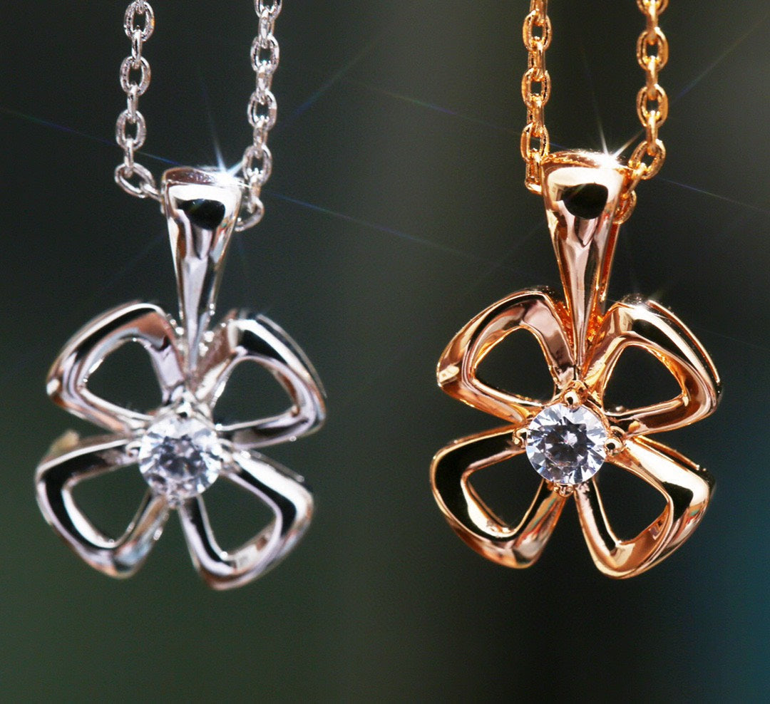 Fiorever Necklace Diamond Center