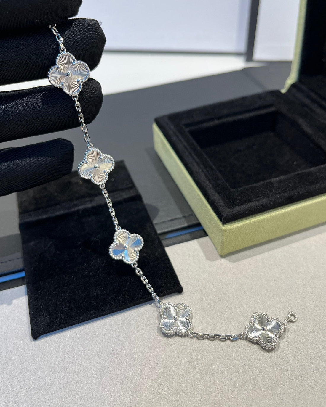 Clover Silver 5 Motifs Bracelet
